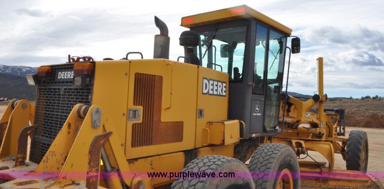 image for item G7339 2002 John Deere 772CH II motor grader