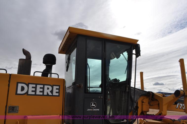 image for item G7339 2002 John Deere 772CH II motor grader