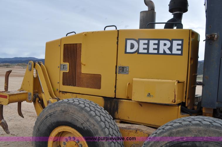 image for item G7339 2002 John Deere 772CH II motor grader