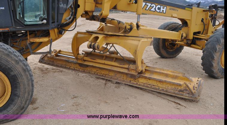 image for item G7339 2002 John Deere 772CH II motor grader