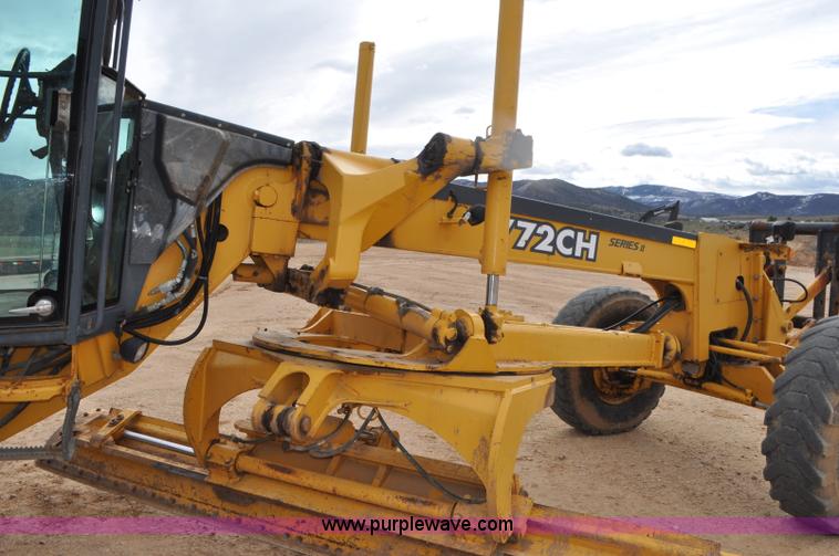 image for item G7339 2002 John Deere 772CH II motor grader
