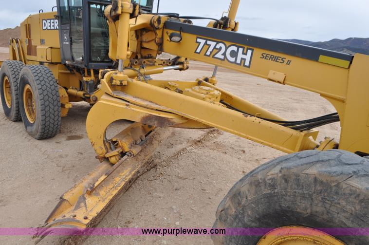 image for item G7339 2002 John Deere 772CH II motor grader
