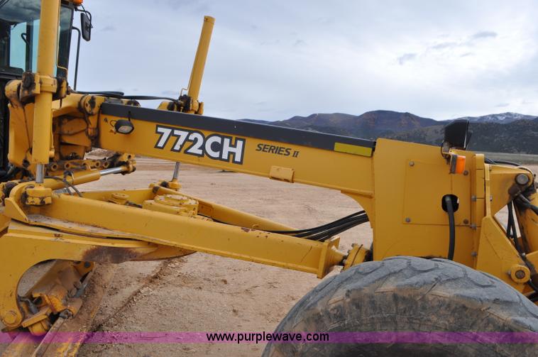 image for item G7339 2002 John Deere 772CH II motor grader