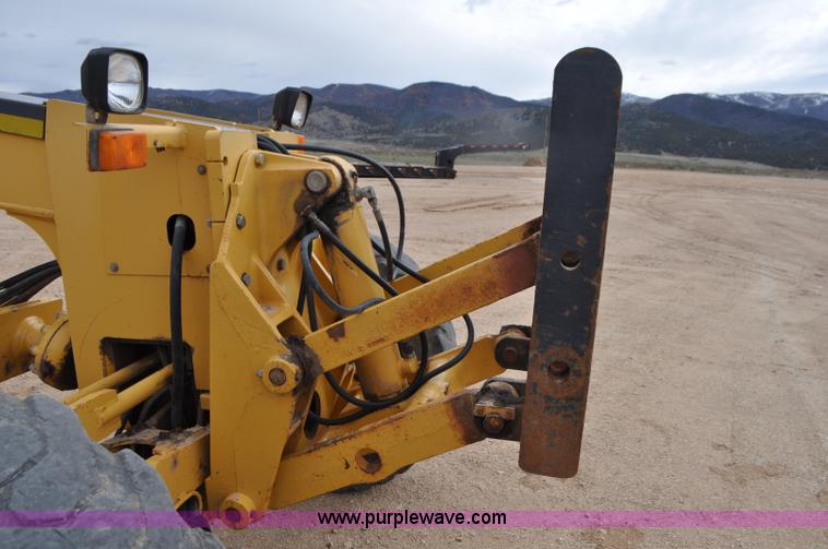 image for item G7339 2002 John Deere 772CH II motor grader