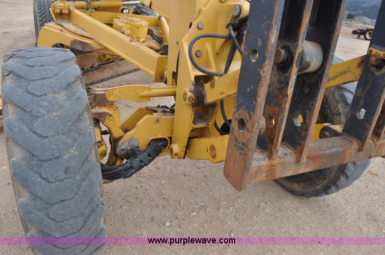 image for item G7339 2002 John Deere 772CH II motor grader