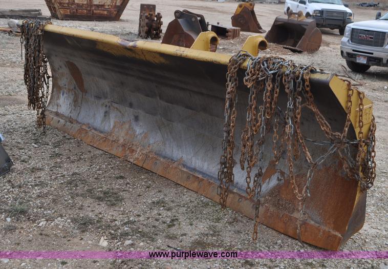 image for item G7339 2002 John Deere 772CH II motor grader