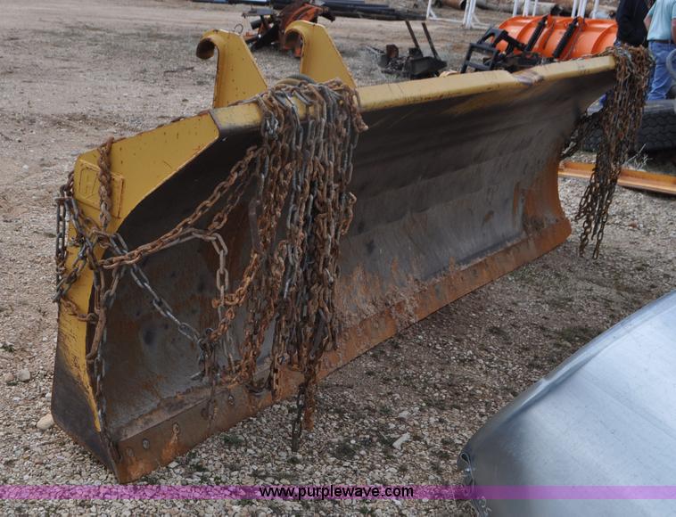 image for item G7339 2002 John Deere 772CH II motor grader