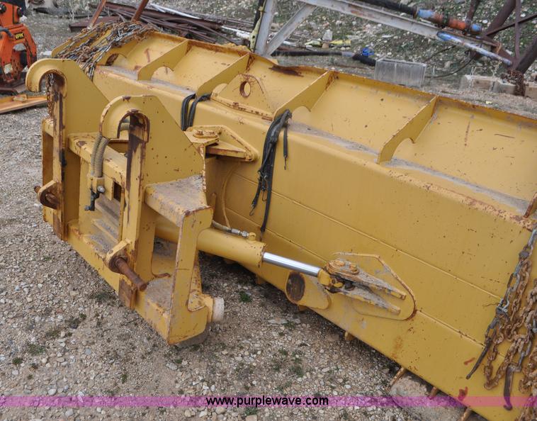 image for item G7339 2002 John Deere 772CH II motor grader