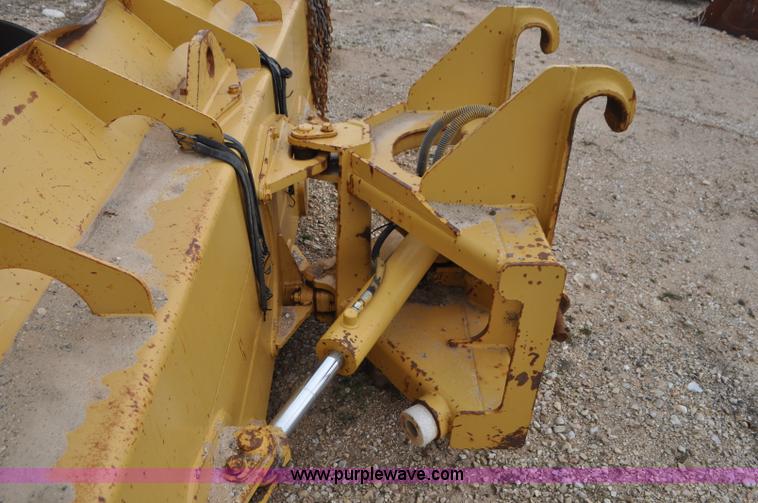 image for item G7339 2002 John Deere 772CH II motor grader