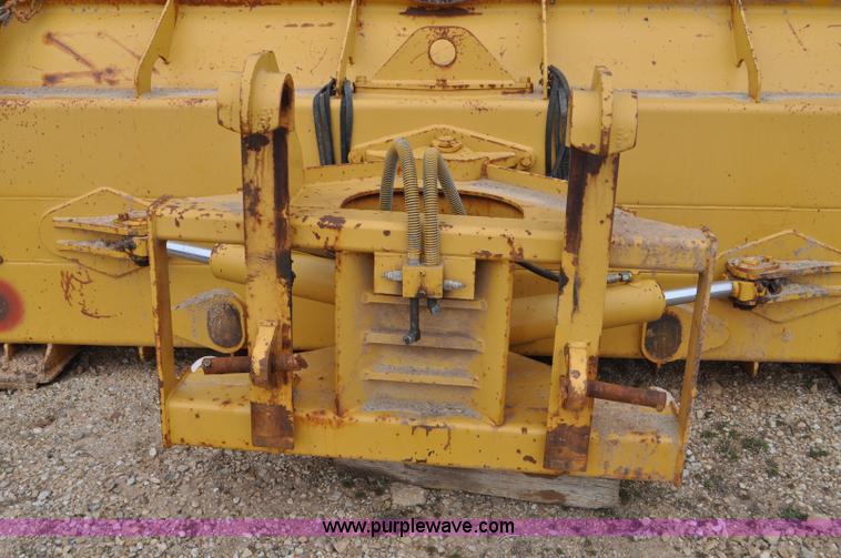 image for item G7339 2002 John Deere 772CH II motor grader