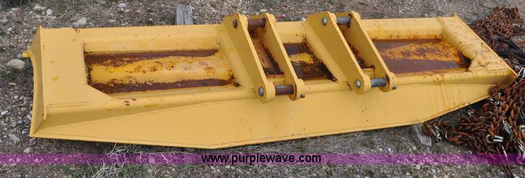 image for item G7339 2002 John Deere 772CH II motor grader