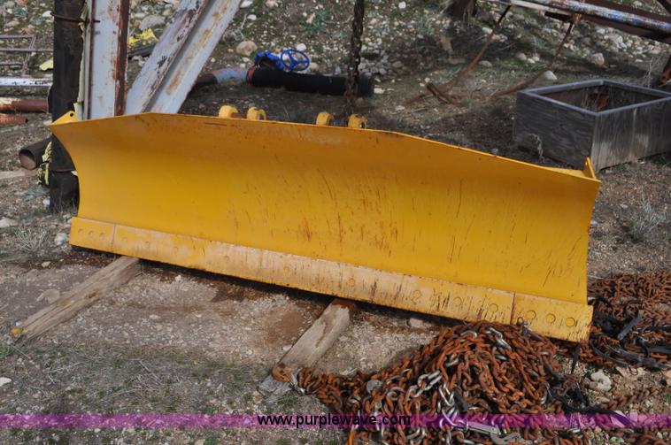 image for item G7339 2002 John Deere 772CH II motor grader