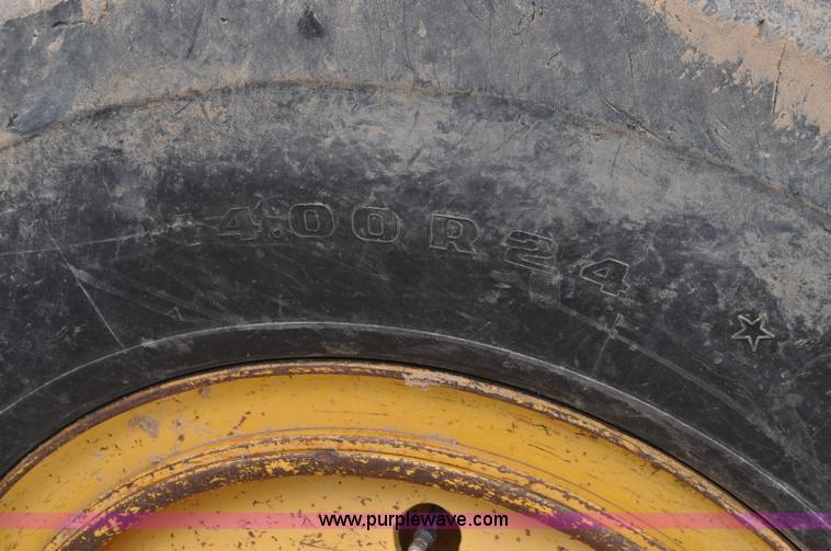 image for item G7339 2002 John Deere 772CH II motor grader