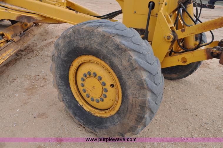 image for item G7339 2002 John Deere 772CH II motor grader