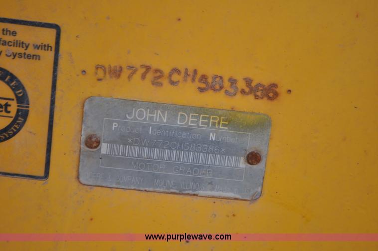 image for item G7339 2002 John Deere 772CH II motor grader