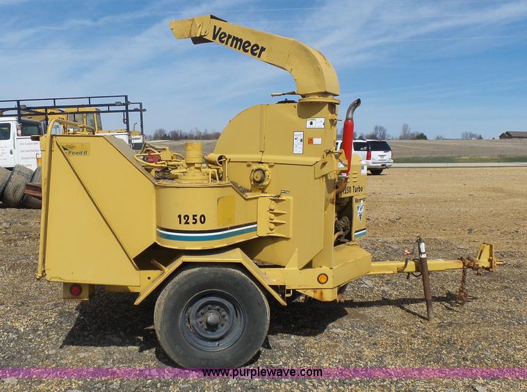 image for item J1670 Vermeer 1250 wood chipper