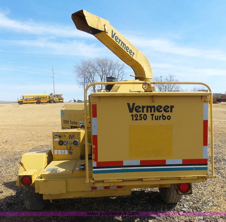 image for item J1670 Vermeer 1250 wood chipper