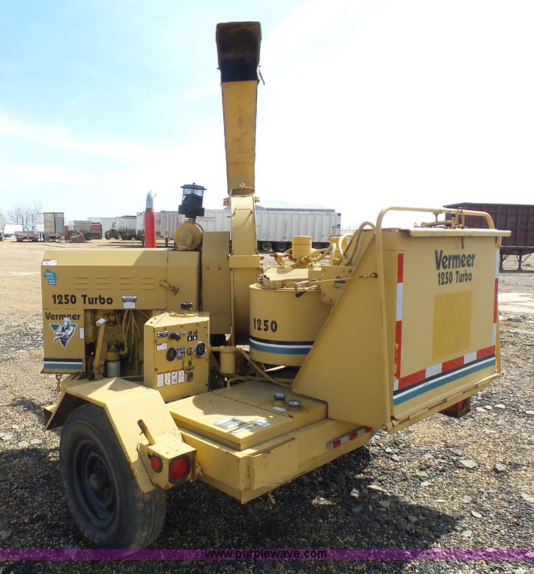 image for item J1670 Vermeer 1250 wood chipper