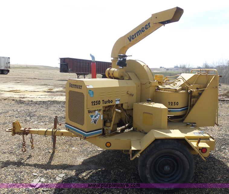 image for item J1670 Vermeer 1250 wood chipper