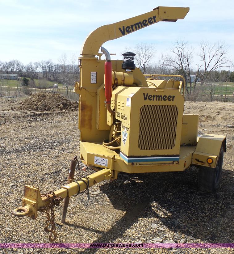 image for item J1670 Vermeer 1250 wood chipper