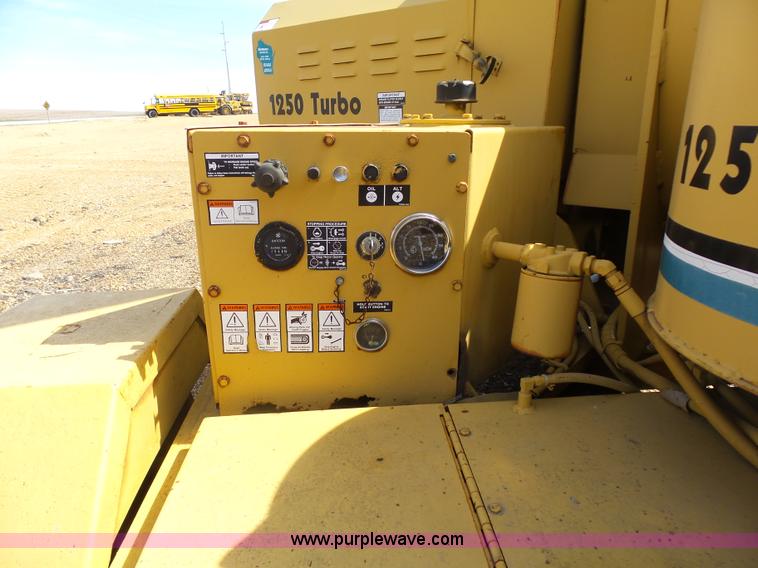 image for item J1670 Vermeer 1250 wood chipper