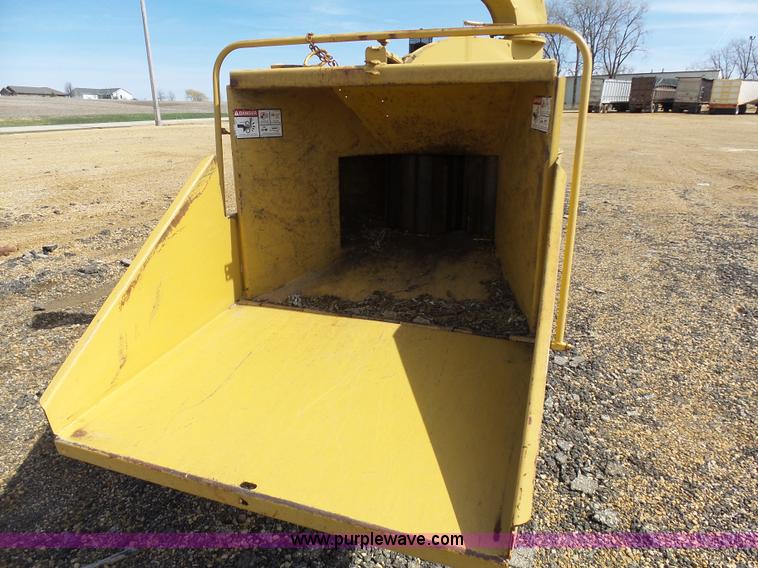 image for item J1670 Vermeer 1250 wood chipper