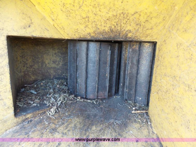 image for item J1670 Vermeer 1250 wood chipper