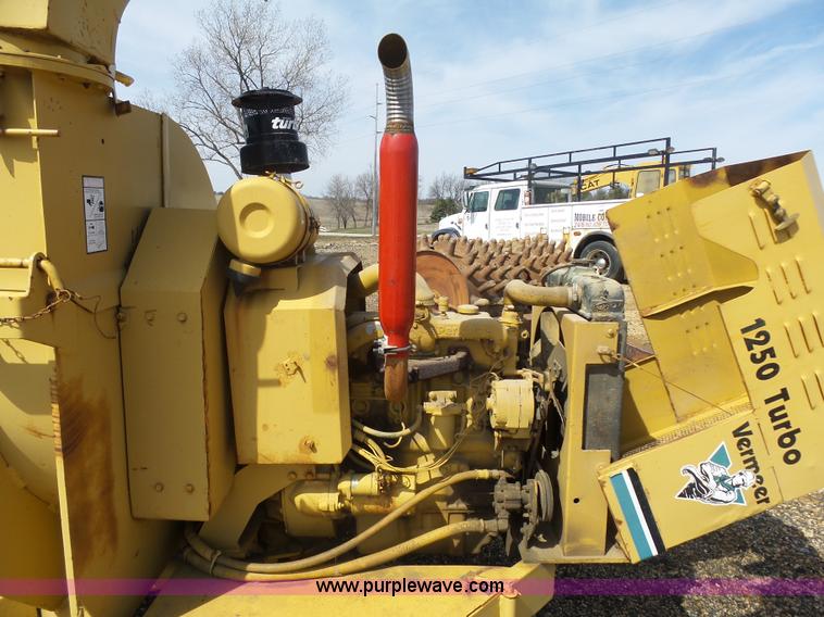 image for item J1670 Vermeer 1250 wood chipper