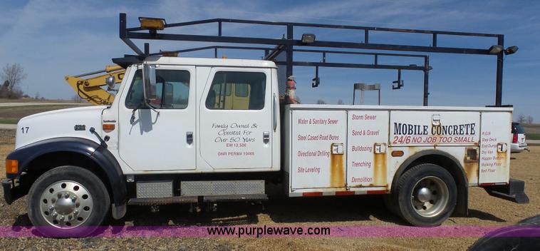 image for item J1673 2002 International 4700 service truck