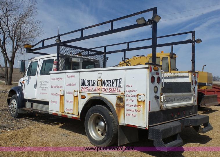 image for item J1673 2002 International 4700 service truck