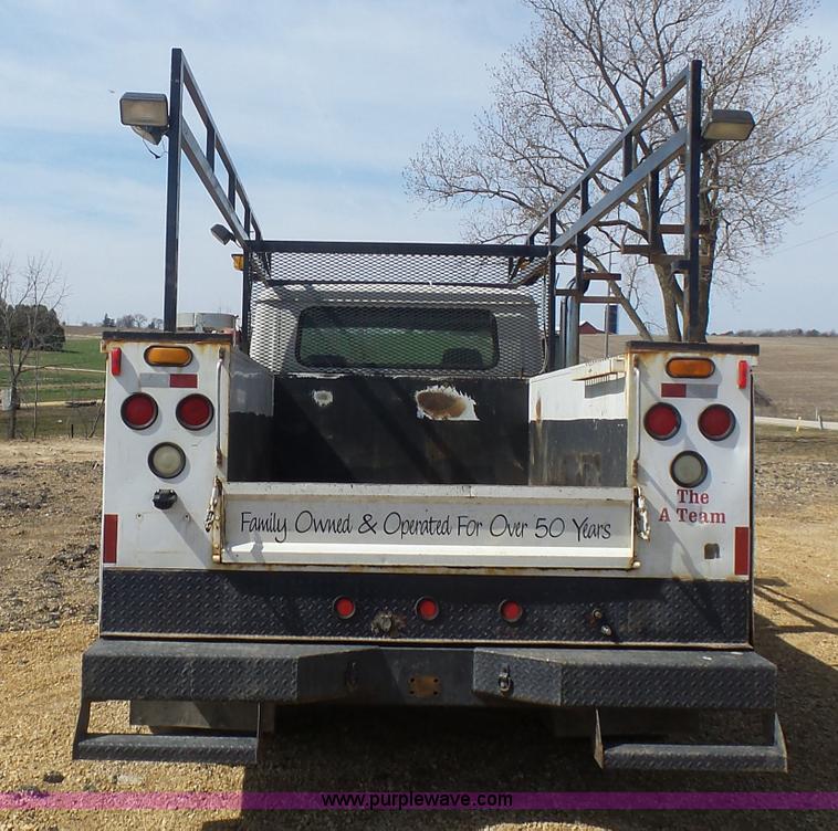 image for item J1673 2002 International 4700 service truck