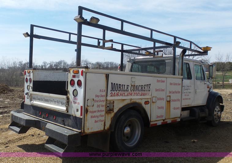 image for item J1673 2002 International 4700 service truck