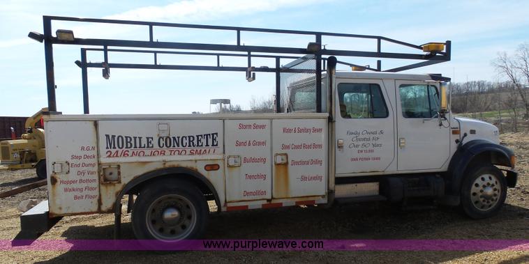 image for item J1673 2002 International 4700 service truck