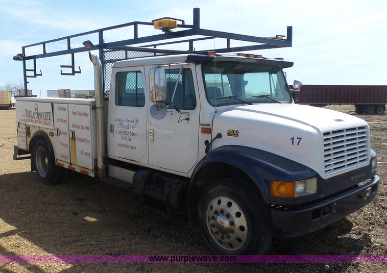 image for item J1673 2002 International 4700 service truck