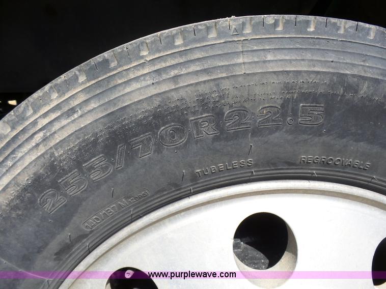 image for item J1673 2002 International 4700 service truck