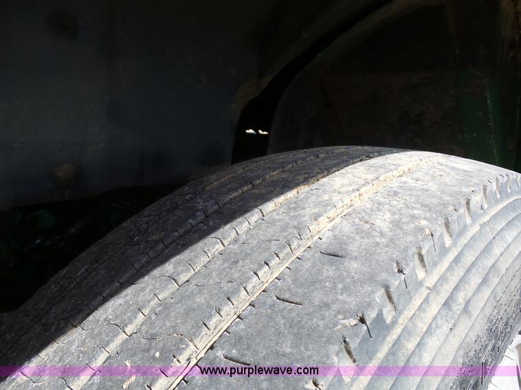 image for item J1673 2002 International 4700 service truck