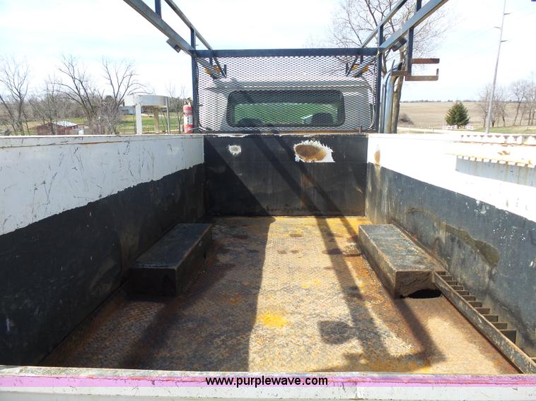 image for item J1673 2002 International 4700 service truck