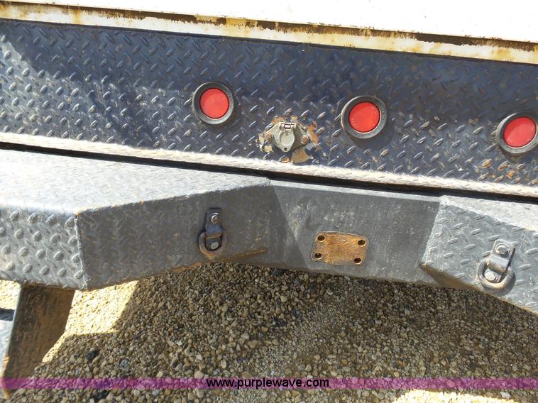 image for item J1673 2002 International 4700 service truck