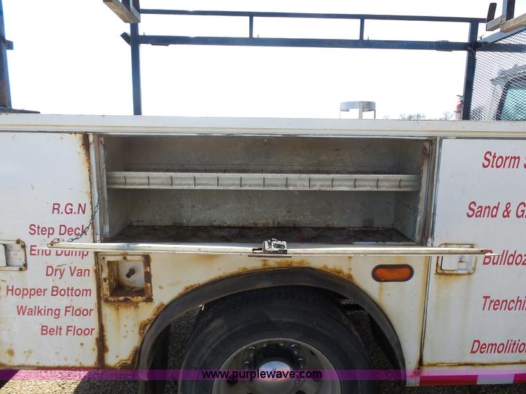 image for item J1673 2002 International 4700 service truck