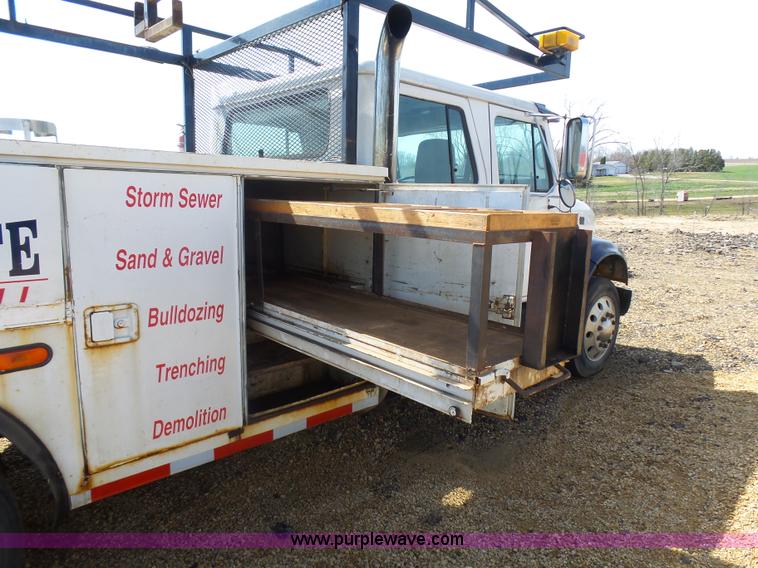 image for item J1673 2002 International 4700 service truck