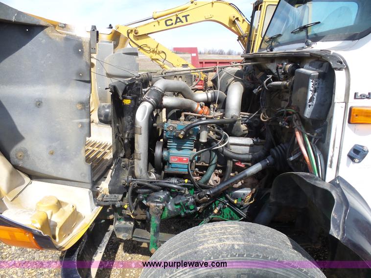 image for item J1673 2002 International 4700 service truck