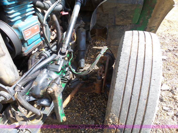 image for item J1673 2002 International 4700 service truck