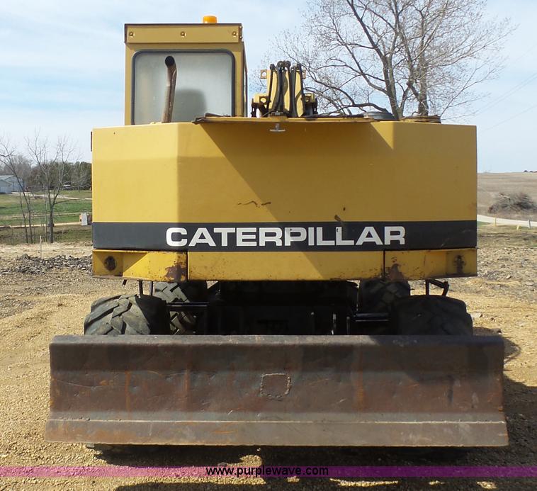 image for item J1675 1986 Caterpillar 206 rubber tire excavator