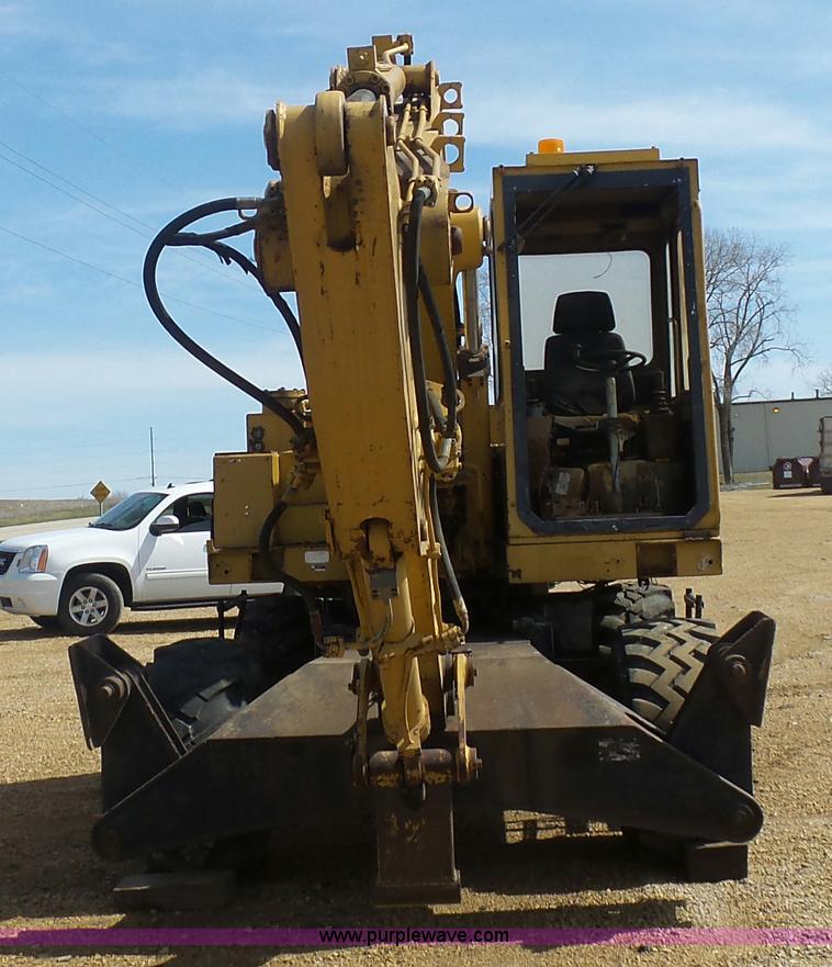 image for item J1675 1986 Caterpillar 206 rubber tire excavator