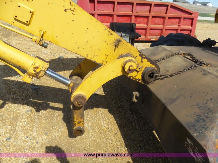 image for item J1675 1986 Caterpillar 206 rubber tire excavator