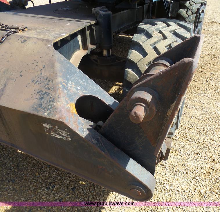 image for item J1675 1986 Caterpillar 206 rubber tire excavator