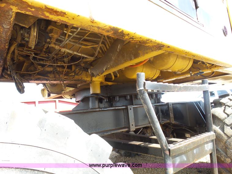 image for item J1675 1986 Caterpillar 206 rubber tire excavator