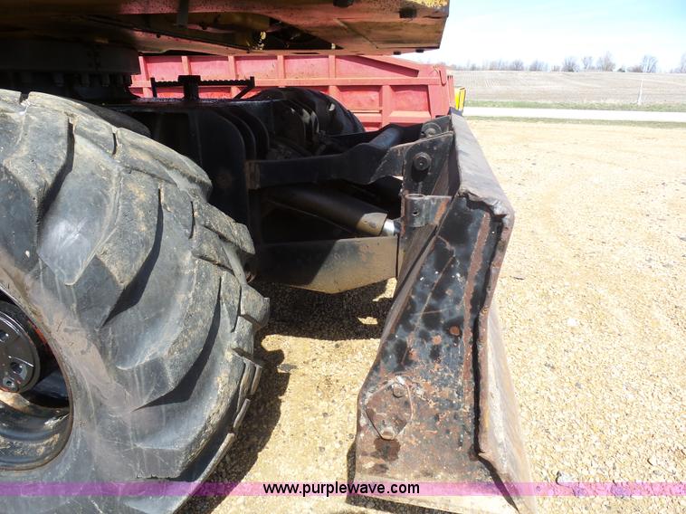 image for item J1675 1986 Caterpillar 206 rubber tire excavator