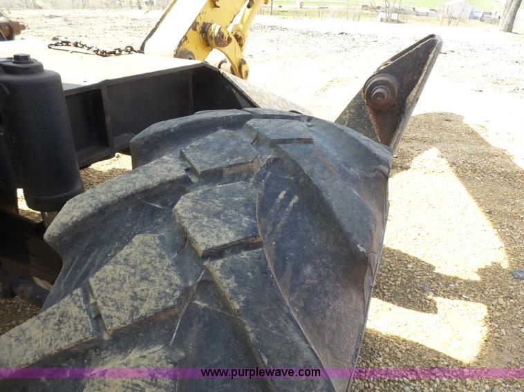 image for item J1675 1986 Caterpillar 206 rubber tire excavator