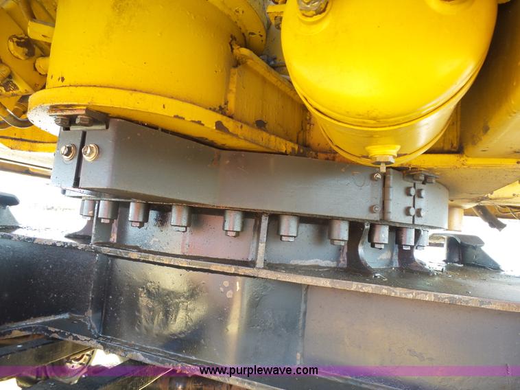 image for item J1675 1986 Caterpillar 206 rubber tire excavator